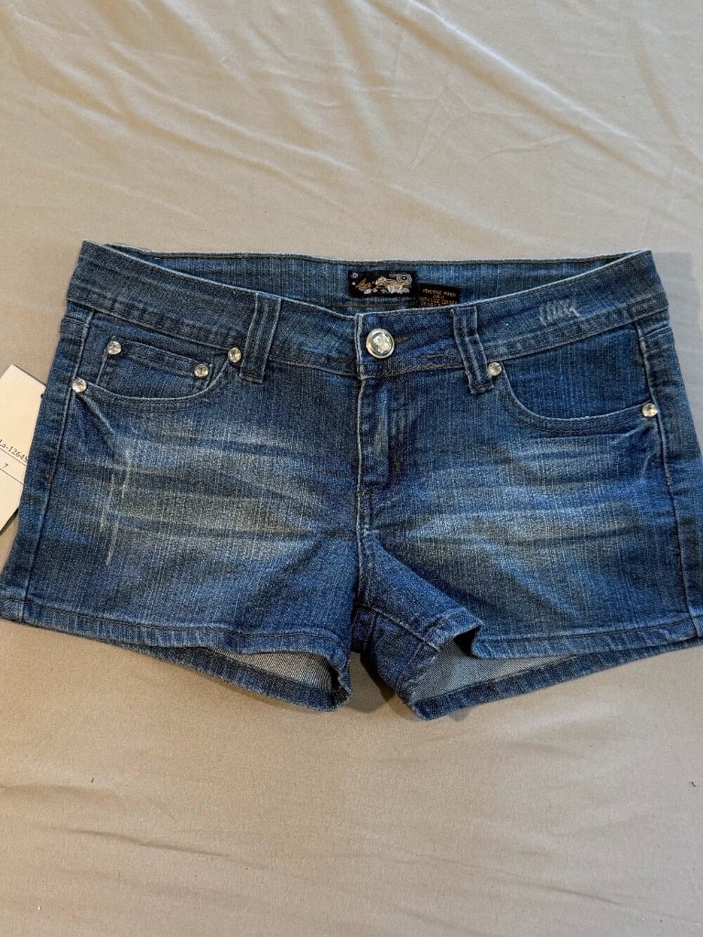 LA Jeans Junior's Low Rise Jean Shorts Rhinestone Accents Size 7 New with Tags